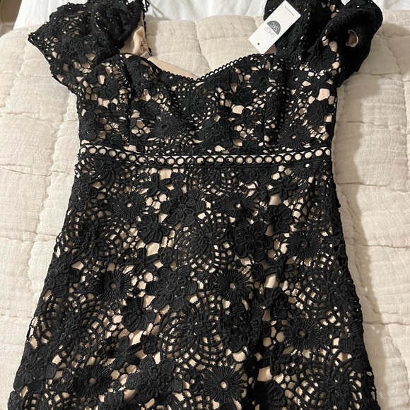 Victoria + Sophia lace mini dress - Picture 3 of 4